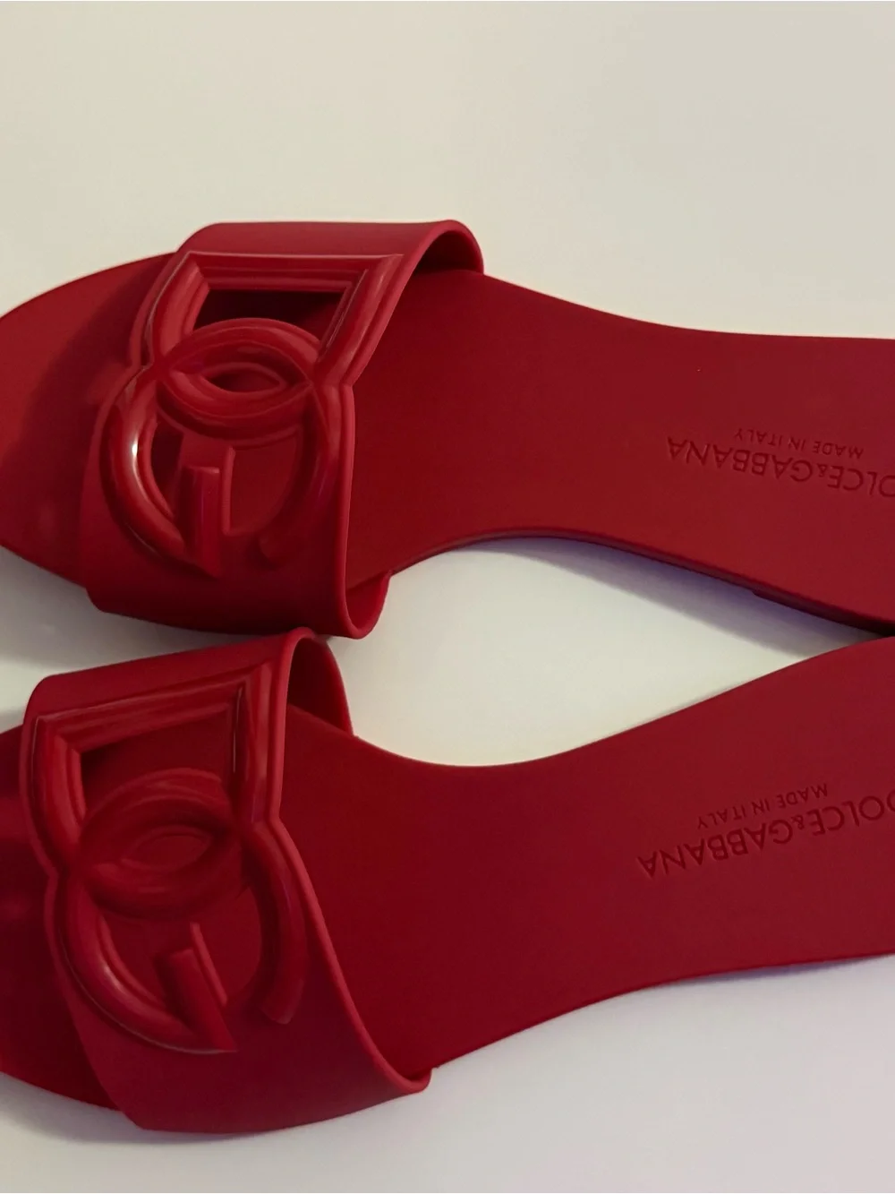 Dolce & Gabbana Red Rubber Logo Slide Sandals